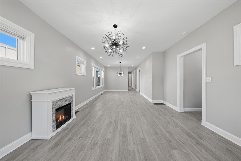 10453 S Indiana Avenue, Chicago, IL 60628 — photo 4