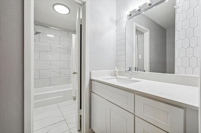 8211 Kingsbrook Road 205, Houston, TX 77024