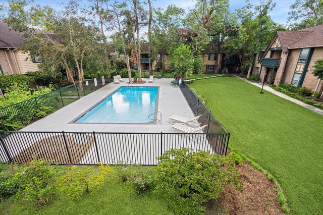 8211 Kingsbrook Road 205, Houston, TX 77024