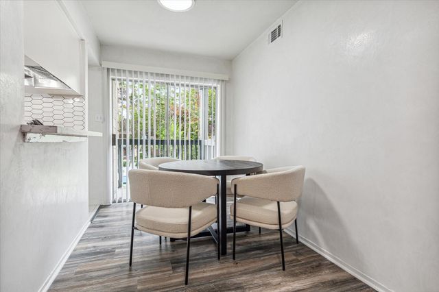 8211 Kingsbrook Road 205, Houston, TX 77024