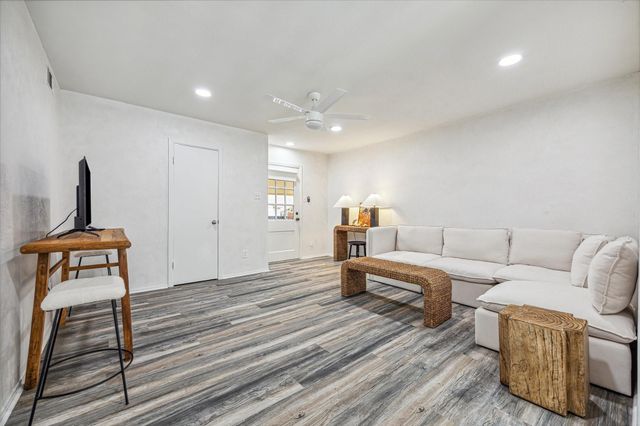 8211 Kingsbrook Road 205, Houston, TX 77024