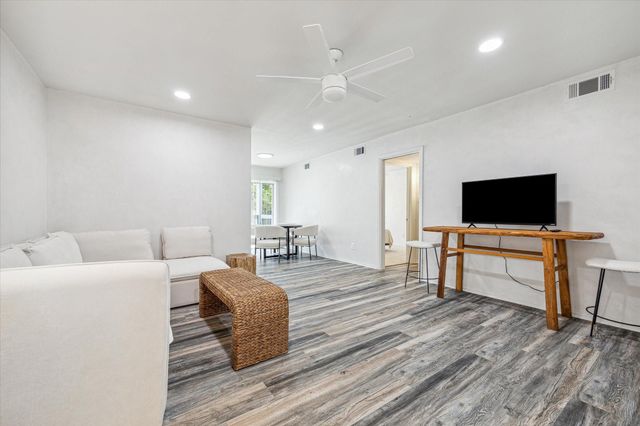 8211 Kingsbrook Road 205, Houston, TX 77024