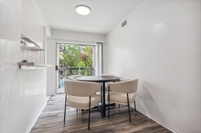 8211 Kingsbrook Road 205, Houston, TX 77024