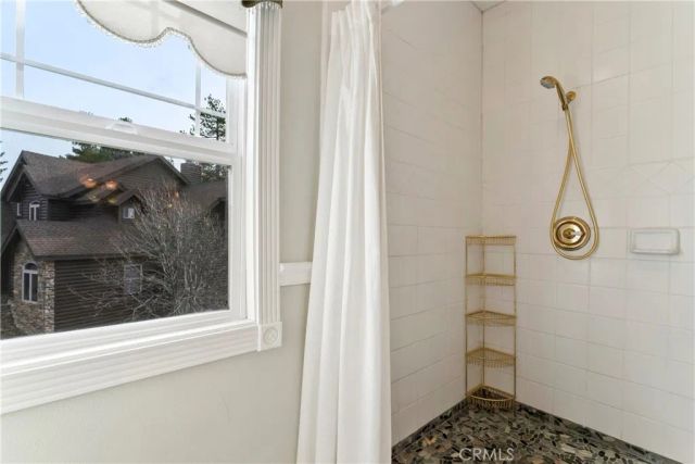 27601 Cedarwood Drive, Lake Arrowhead, CA 92352