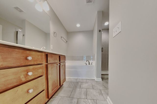 512 Hickory Leaf Ct, Mount Juliet, TN 37122