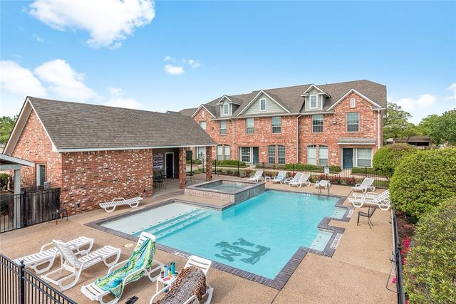 1001 Krenek Tap Road 1805, College Station, TX 77840