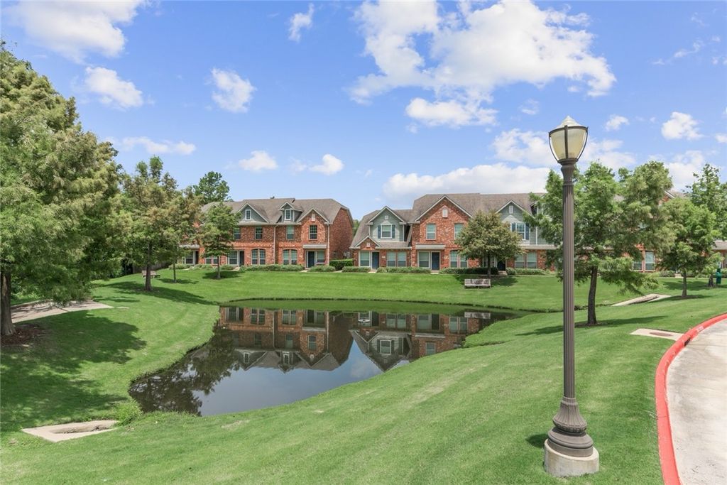 1001 Krenek Tap Road 1805, College Station, TX 77840