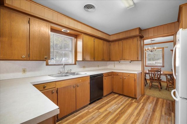 721 Concordia B Drive, Bellville, TX 77418