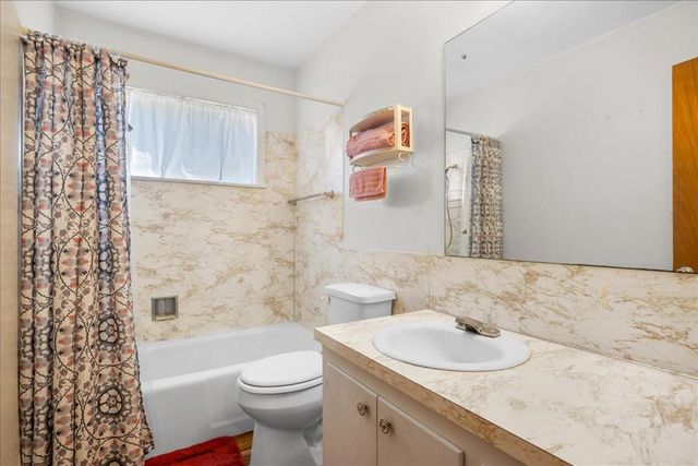 721 Concordia B Drive, Bellville, TX 77418