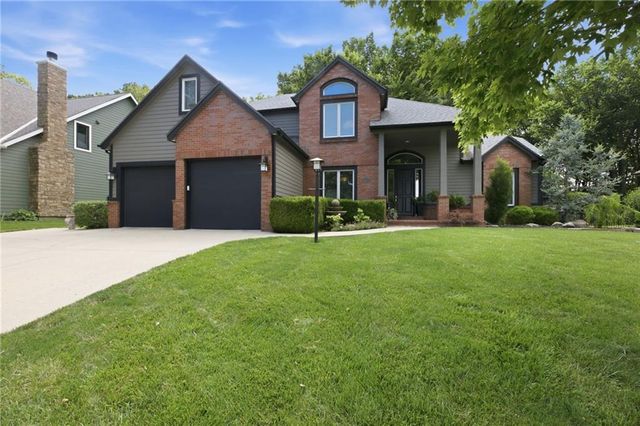 801 Fox Chase Court, Lawrence, KS 66049