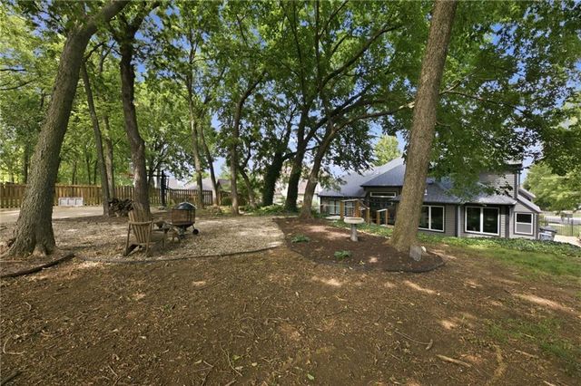 801 Fox Chase Court, Lawrence, KS 66049
