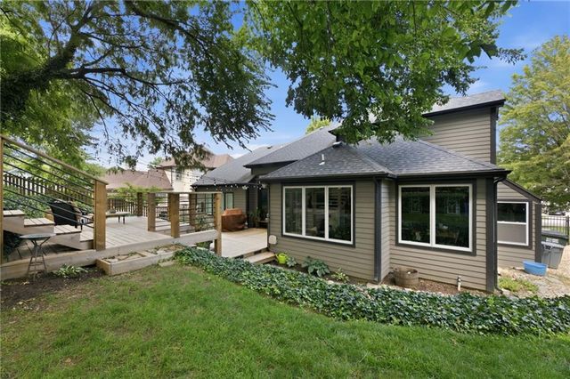 801 Fox Chase Court, Lawrence, KS 66049