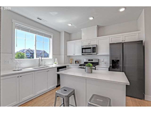 16084 Nw PRISTINE Ln, Portland, OR 97229