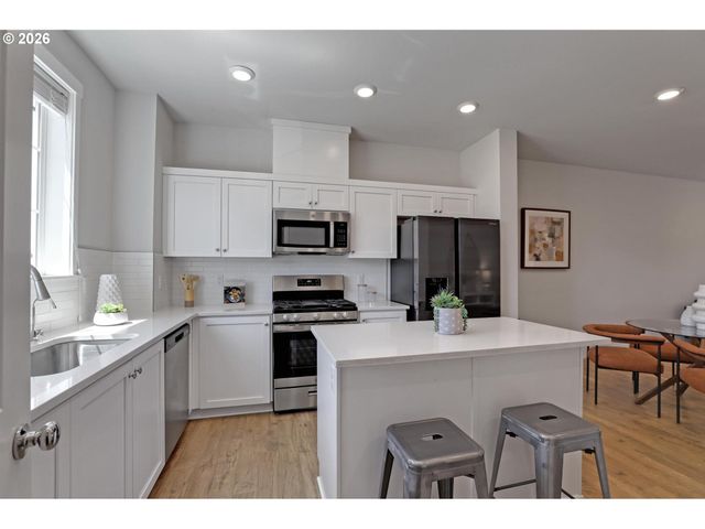 16084 Nw PRISTINE Ln, Portland, OR 97229