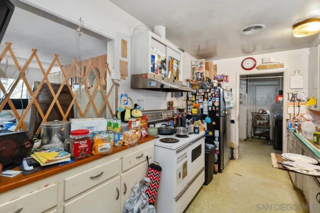 2747 Fairfield St, San Diego, CA 92110