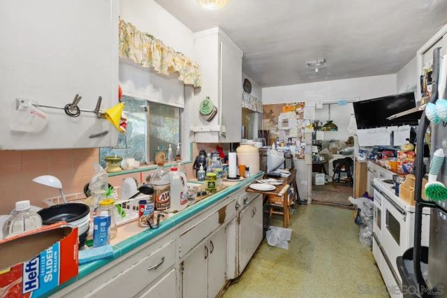 2747 Fairfield St, San Diego, CA 92110