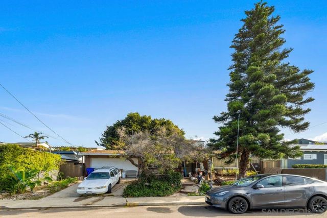 2747 Fairfield St, San Diego, CA 92110