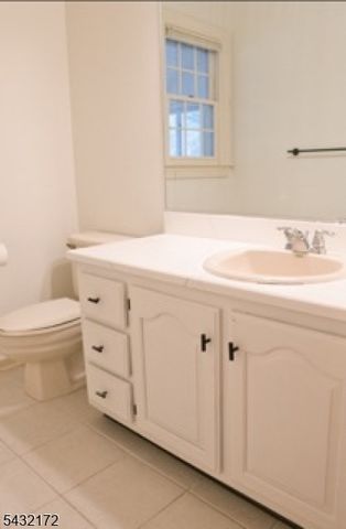 40 Rustic Trl, Raritan Twp., NJ 08822