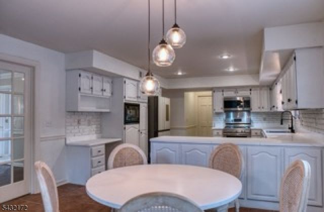 40 Rustic Trl, Raritan Twp., NJ 08822