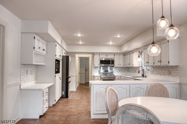 40 Rustic Trl, Raritan Twp., NJ 08822