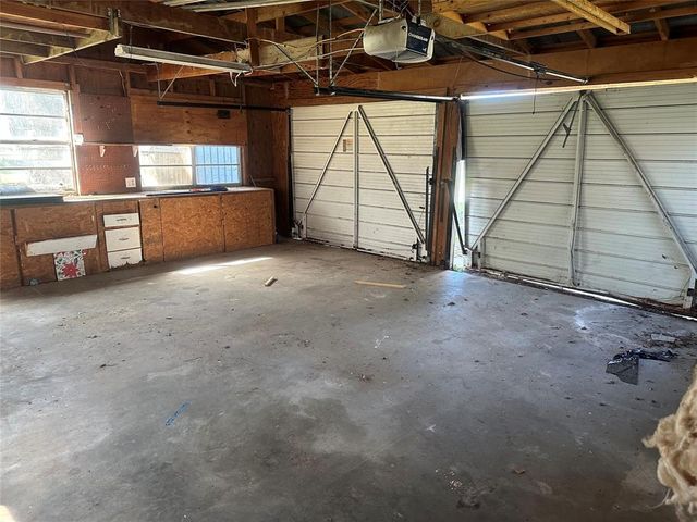 700 E 5th Street, Hallettsville, TX 77964