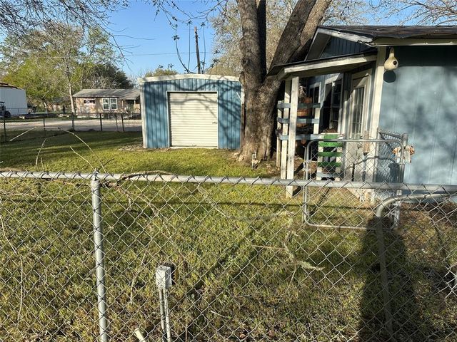 700 E 5th Street, Hallettsville, TX 77964