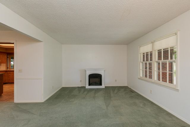 6726 W Dogwood Street, Springfield, MO 65802