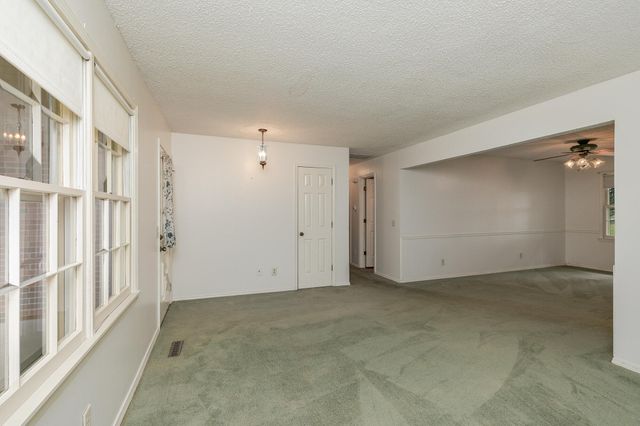 6726 W Dogwood Street, Springfield, MO 65802