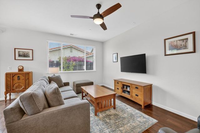 924 Lazy Trail Dr, Rocklin, CA 95765