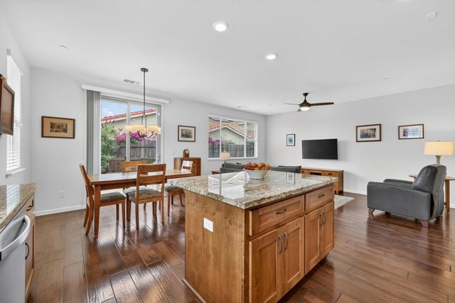924 Lazy Trail Dr, Rocklin, CA 95765