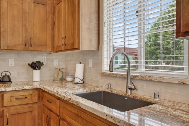 924 Lazy Trail Dr, Rocklin, CA 95765