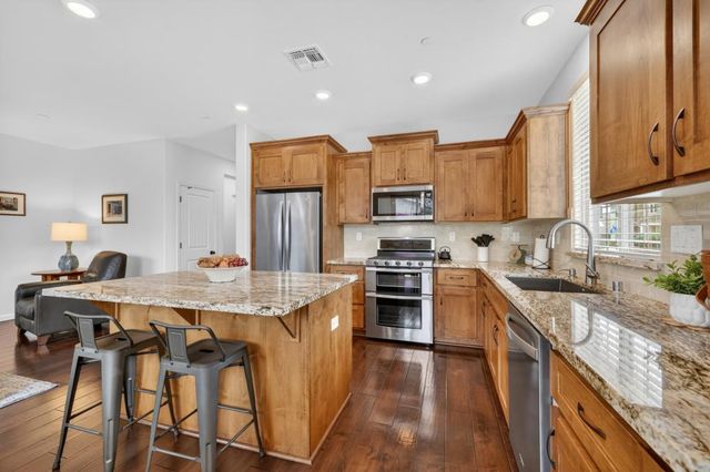924 Lazy Trail Dr, Rocklin, CA 95765