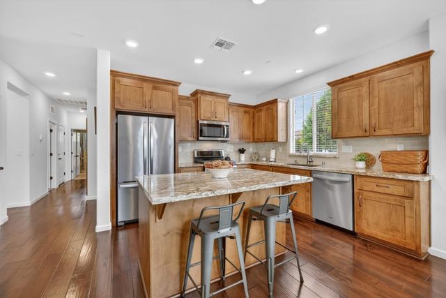 924 Lazy Trail Dr, Rocklin, CA 95765