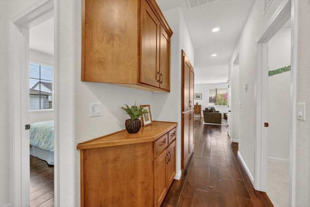 924 Lazy Trail Dr, Rocklin, CA 95765