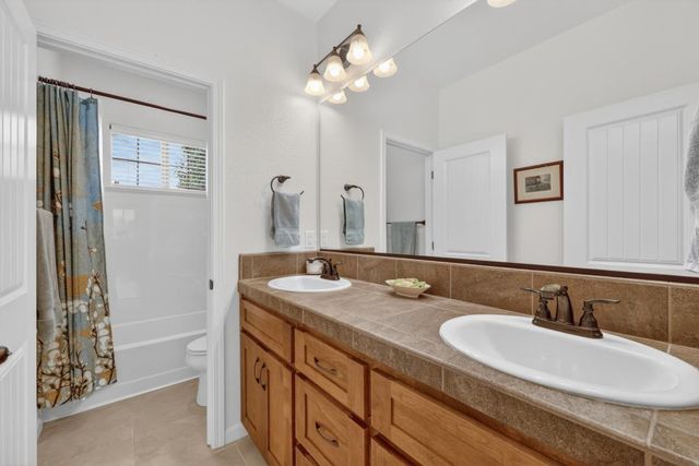 924 Lazy Trail Dr, Rocklin, CA 95765