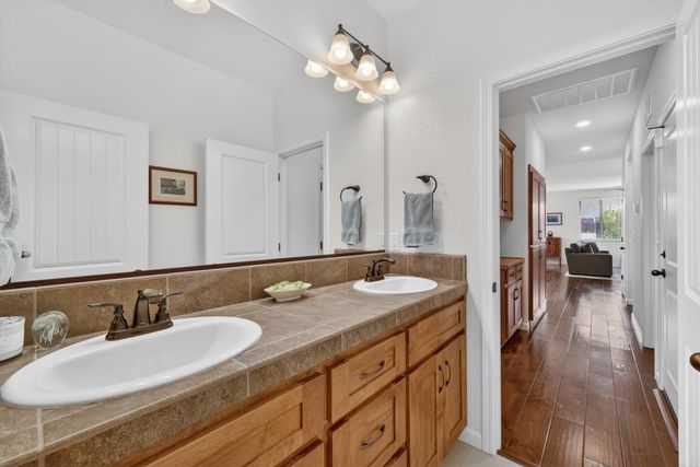 924 Lazy Trail Dr, Rocklin, CA 95765