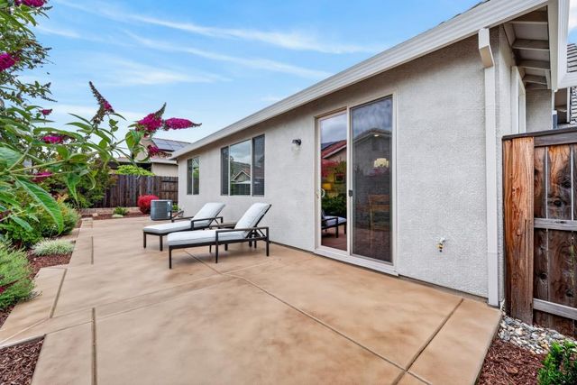 924 Lazy Trail Dr, Rocklin, CA 95765