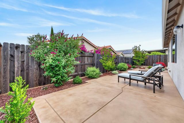 924 Lazy Trail Dr, Rocklin, CA 95765