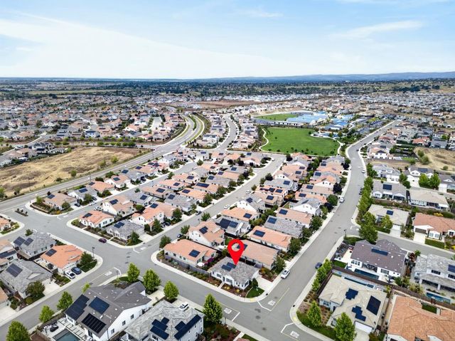 924 Lazy Trail Dr, Rocklin, CA 95765