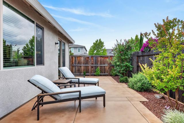 924 Lazy Trail Dr, Rocklin, CA 95765
