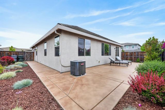 924 Lazy Trail Dr, Rocklin, CA 95765