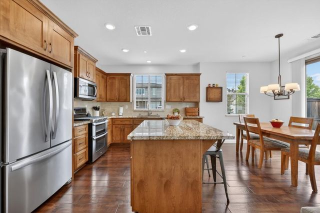 924 Lazy Trail Dr, Rocklin, CA 95765