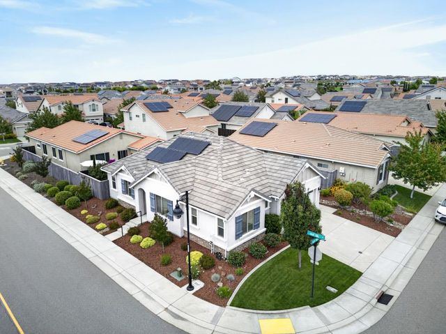 924 Lazy Trail Dr, Rocklin, CA 95765