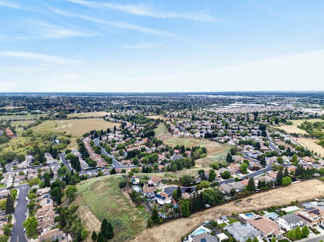 924 Lazy Trail Dr, Rocklin, CA 95765