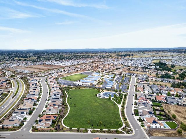 924 Lazy Trail Dr, Rocklin, CA 95765