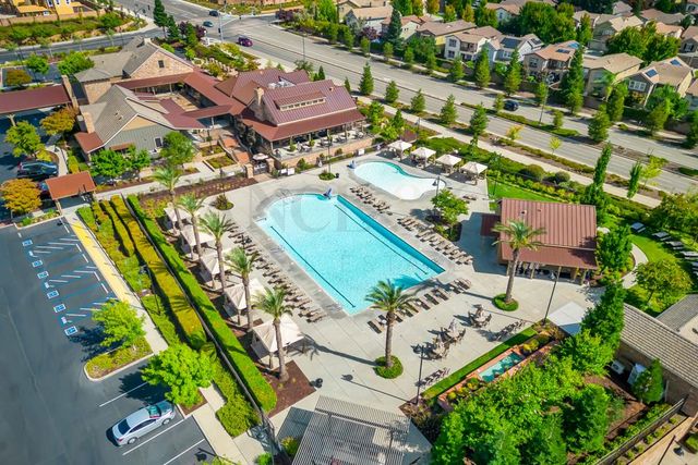 924 Lazy Trail Dr, Rocklin, CA 95765