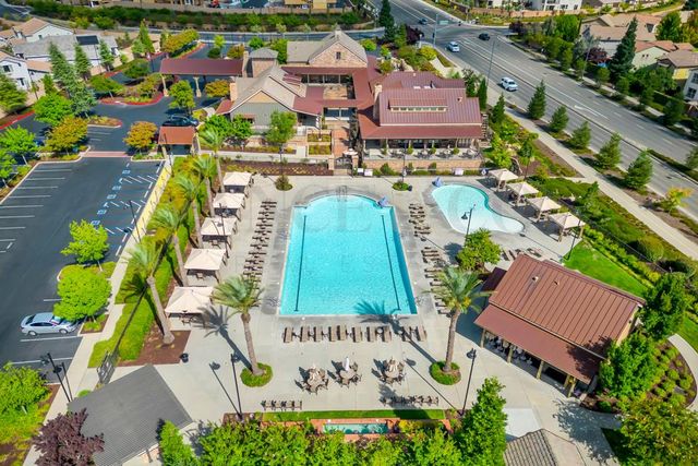 924 Lazy Trail Dr, Rocklin, CA 95765