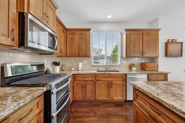 924 Lazy Trail Dr, Rocklin, CA 95765
