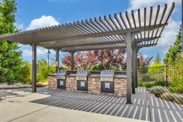 924 Lazy Trail Dr, Rocklin, CA 95765