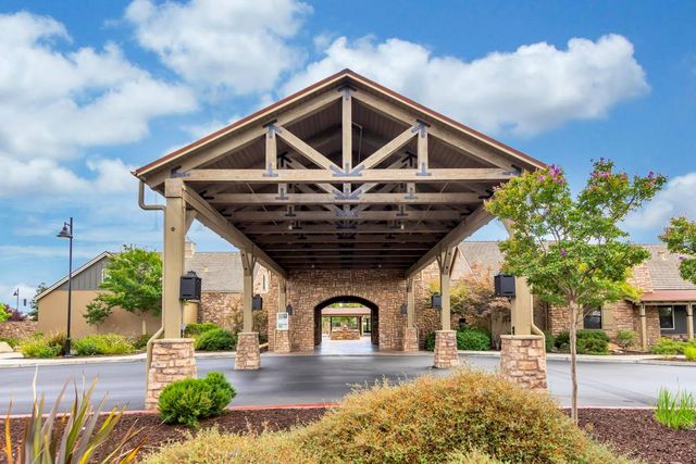 924 Lazy Trail Dr, Rocklin, CA 95765